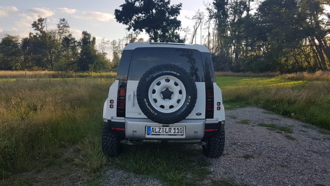 Discoverer STT Pro in 275/65 R18 mit Spurverbreiterung auf Defender 2
